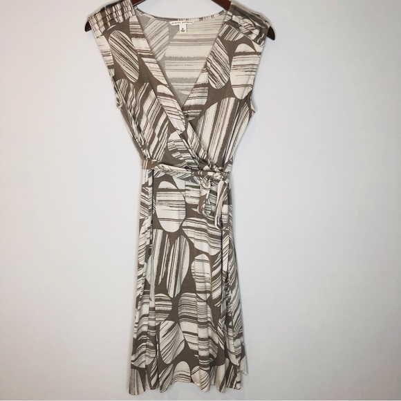 Banana Republic Dresses & Skirts - Banana Republic Wrap Sleeveless Dress Leaf Print Beige Tan Off-White Medium